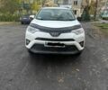 Белый Тойота РАВ 4, объемом двигателя 2 л и пробегом 189 тыс. км за 18000 $, фото 1 на Automoto.ua