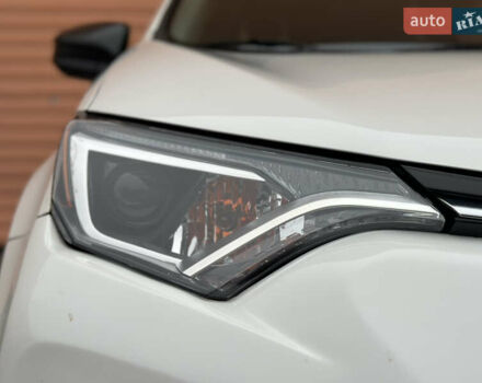 Белый Тойота РАВ 4, объемом двигателя 2.5 л и пробегом 183 тыс. км за 15490 $, фото 3 на Automoto.ua