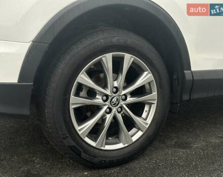 Тойота РАВ 4 2017 в Львове на Automoto.ua Белый Тойота РАВ 4, объемом двигателя 2.49 л и пробегом 187 тыс. км за 22990 $, фото 15 на Automoto.ua