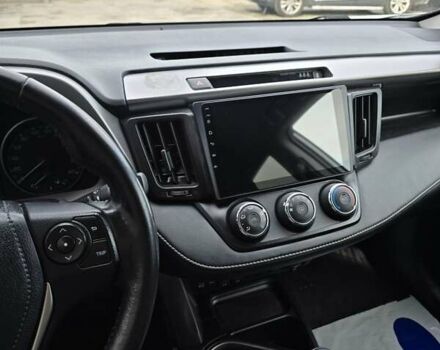 Білий Тойота РАВ 4, об'ємом двигуна 2 л та пробігом 80 тис. км за 22500 $, фото 17 на Automoto.ua