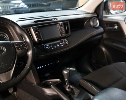 Білий Тойота РАВ 4, об'ємом двигуна 2.49 л та пробігом 72 тис. км за 24000 $, фото 20 на Automoto.ua