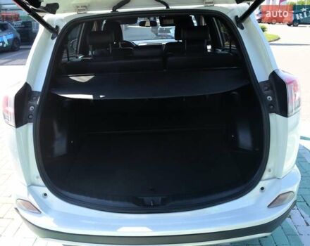 Тойота РАВ 4 2017 в Виннице на Automoto.ua Белый Тойота РАВ 4, объемом двигателя 2.49 л и пробегом 199 тыс. км за 22990 $, фото 16 на Automoto.ua