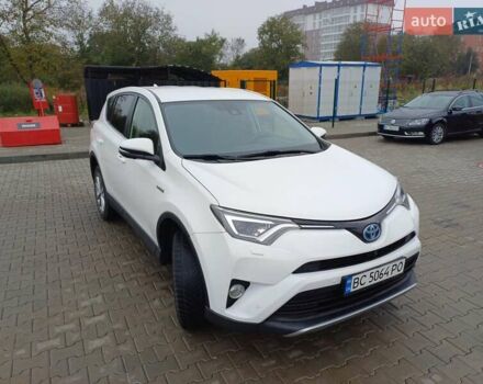 Тойота РАВ 4 2017 в Стрые на Automoto.ua Белый Тойота РАВ 4, объемом двигателя 2.49 л и пробегом 143 тыс. км за 23500 $, фото 9 на Automoto.ua