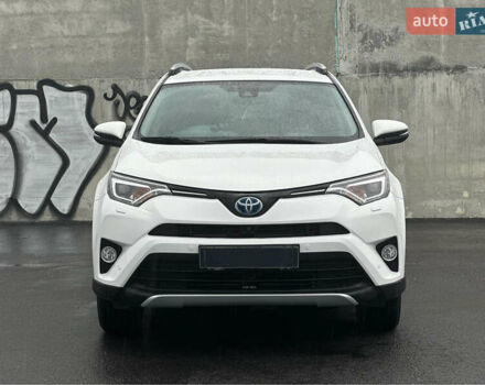 Тойота РАВ 4 2017 в Львове на Automoto.ua Белый Тойота РАВ 4, объемом двигателя 2.49 л и пробегом 187 тыс. км за 22990 $, фото 1 на Automoto.ua