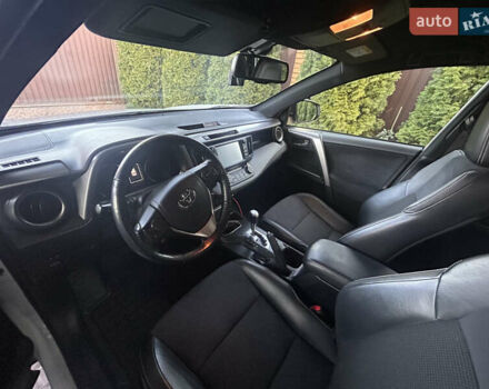 Білий Тойота РАВ 4, об'ємом двигуна 2.49 л та пробігом 146 тис. км за 24000 $, фото 13 на Automoto.ua