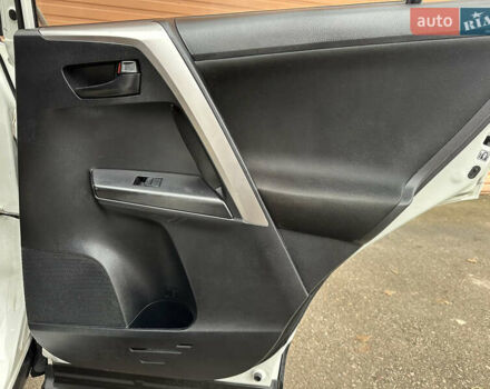 Белый Тойота РАВ 4, объемом двигателя 2.5 л и пробегом 183 тыс. км за 15490 $, фото 34 на Automoto.ua