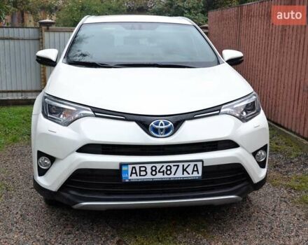 Тойота РАВ 4 2017 в Виннице на Automoto.ua Белый Тойота РАВ 4, объемом двигателя 2.49 л и пробегом 199 тыс. км за 22990 $, фото 1 на Automoto.ua