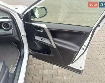 Тойота РАВ 4 2017 в Стрые на Automoto.ua Белый Тойота РАВ 4, объемом двигателя 2.49 л и пробегом 143 тыс. км за 23500 $, фото 23 на Automoto.ua