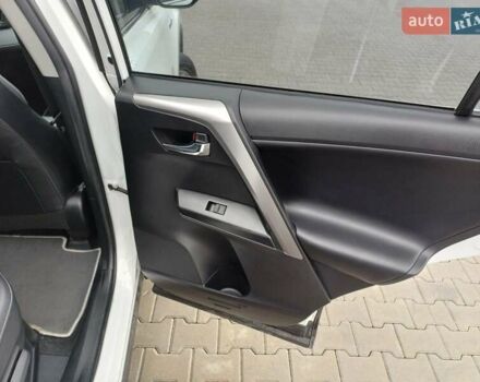 Тойота РАВ 4 2017 в Стрые на Automoto.ua Белый Тойота РАВ 4, объемом двигателя 2.49 л и пробегом 143 тыс. км за 23500 $, фото 21 на Automoto.ua