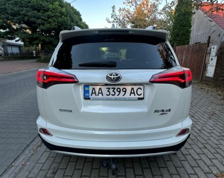 Белый Тойота РАВ 4, объемом двигателя 2.2 л и пробегом 180 тыс. км за 22000 $, фото 7 на Automoto.ua