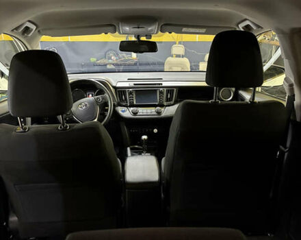 Тойота РАВ 4 2017 в Кривом Роге на Automoto.ua Белый Тойота РАВ 4, объемом двигателя 2.49 л и пробегом 160 тыс. км за 23000 $, фото 14 на Automoto.ua