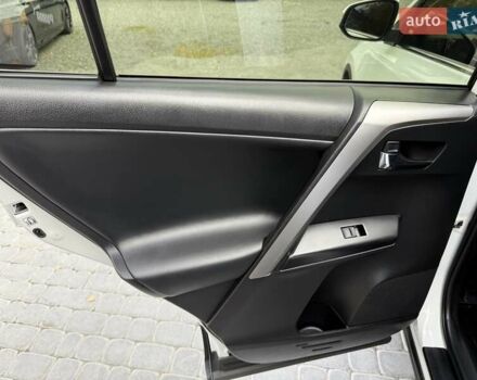 Білий Тойота РАВ 4, об'ємом двигуна 2.23 л та пробігом 192 тис. км за 20500 $, фото 47 на Automoto.ua