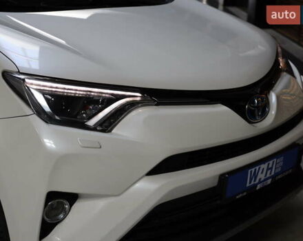 Білий Тойота РАВ 4, об'ємом двигуна 2.49 л та пробігом 72 тис. км за 24000 $, фото 8 на Automoto.ua