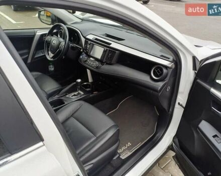 Тойота РАВ 4 2017 в Стрые на Automoto.ua Белый Тойота РАВ 4, объемом двигателя 2.49 л и пробегом 143 тыс. км за 23500 $, фото 24 на Automoto.ua