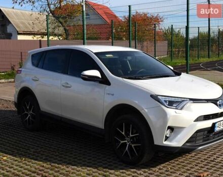 Тойота РАВ 4 2017 в Виннице на Automoto.ua Белый Тойота РАВ 4, объемом двигателя 2.49 л и пробегом 198 тыс. км за 22987 $, фото 15 на Automoto.ua