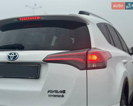 Тойота РАВ 4 2017 в Львове на Automoto.ua Белый Тойота РАВ 4, объемом двигателя 2.49 л и пробегом 187 тыс. км за 22990 $, фото 8 на Automoto.ua