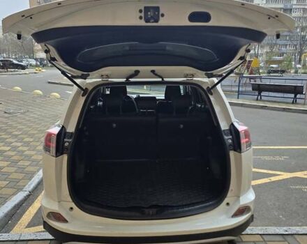 Білий Тойота РАВ 4, об'ємом двигуна 2.23 л та пробігом 220 тис. км за 20500 $, фото 8 на Automoto.ua