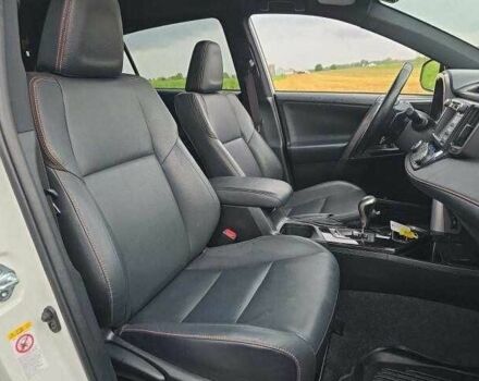 Білий Тойота РАВ 4, об'ємом двигуна 2.5 л та пробігом 38 тис. км за 5500 $, фото 6 на Automoto.ua