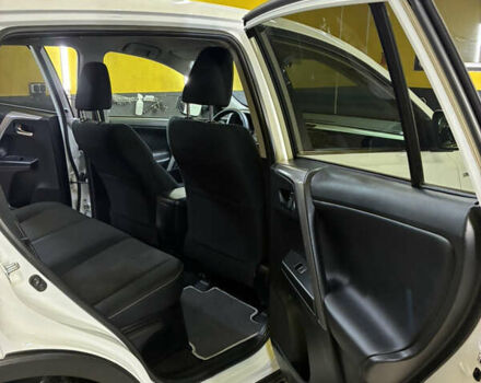 Тойота РАВ 4 2017 в Кривом Роге на Automoto.ua Белый Тойота РАВ 4, объемом двигателя 2.49 л и пробегом 160 тыс. км за 23000 $, фото 16 на Automoto.ua