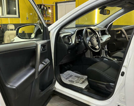 Тойота РАВ 4 2017 в Кривом Роге на Automoto.ua Белый Тойота РАВ 4, объемом двигателя 2.49 л и пробегом 160 тыс. км за 23000 $, фото 22 на Automoto.ua