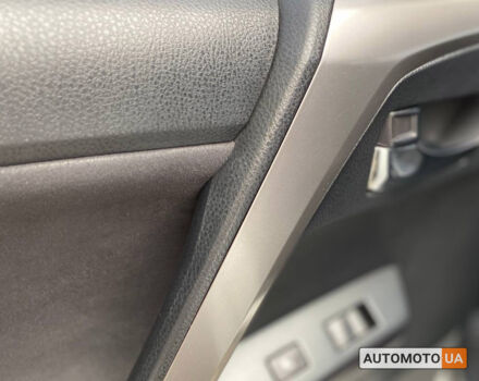 Білий Тойота РАВ 4, об'ємом двигуна 2.2 л та пробігом 288 тис. км за 22900 $, фото 19 на Automoto.ua