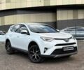 Белый Тойота РАВ 4, объемом двигателя 2.49 л и пробегом 170 тыс. км за 21490 $, фото 1 на Automoto.ua
