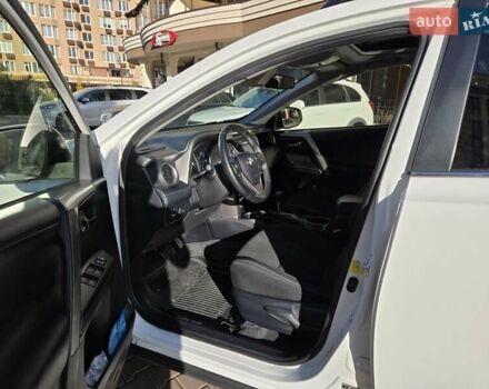 Тойота РАВ 4 2017 в Киеве на Automoto.ua Белый Тойота РАВ 4, объемом двигателя 2.49 л и пробегом 95 тыс. км за 21500 $, фото 15 на Automoto.ua