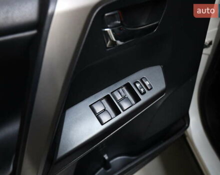 Білий Тойота РАВ 4, об'ємом двигуна 2.49 л та пробігом 72 тис. км за 24000 $, фото 13 на Automoto.ua