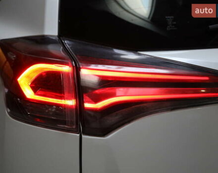 Білий Тойота РАВ 4, об'ємом двигуна 2.49 л та пробігом 72 тис. км за 24000 $, фото 6 на Automoto.ua