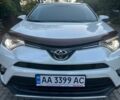 Белый Тойота РАВ 4, объемом двигателя 2.2 л и пробегом 180 тыс. км за 22000 $, фото 1 на Automoto.ua