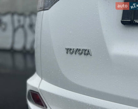 Тойота РАВ 4 2017 в Львове на Automoto.ua Белый Тойота РАВ 4, объемом двигателя 2.49 л и пробегом 187 тыс. км за 22990 $, фото 9 на Automoto.ua