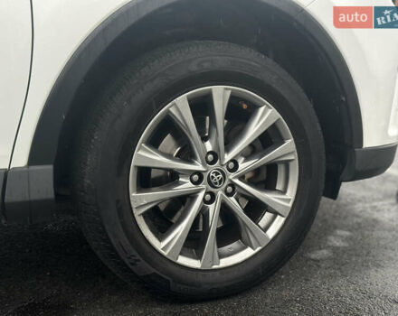 Тойота РАВ 4 2017 в Львове на Automoto.ua Белый Тойота РАВ 4, объемом двигателя 2.49 л и пробегом 187 тыс. км за 22990 $, фото 14 на Automoto.ua