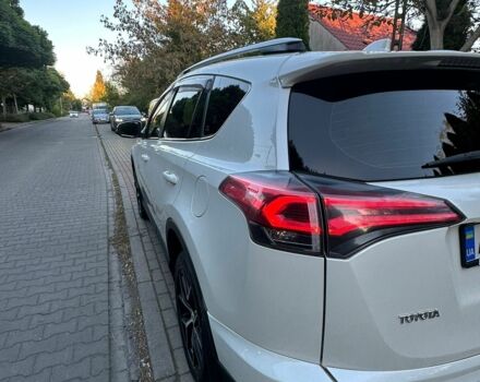 Белый Тойота РАВ 4, объемом двигателя 2.2 л и пробегом 180 тыс. км за 22000 $, фото 1 на Automoto.ua