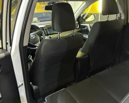 Тойота РАВ 4 2017 в Кривом Роге на Automoto.ua Белый Тойота РАВ 4, объемом двигателя 2.49 л и пробегом 160 тыс. км за 23000 $, фото 12 на Automoto.ua