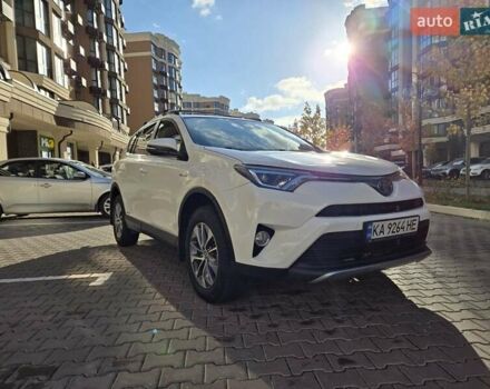 Тойота РАВ 4 2017 в Киеве на Automoto.ua Белый Тойота РАВ 4, объемом двигателя 2.49 л и пробегом 95 тыс. км за 21500 $, фото 3 на Automoto.ua