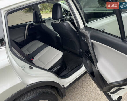 Білий Тойота РАВ 4, об'ємом двигуна 2.49 л та пробігом 96 тис. км за 22300 $, фото 28 на Automoto.ua