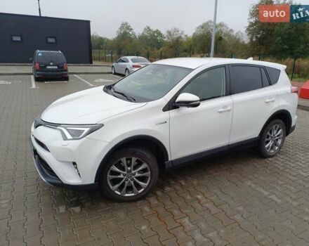 Тойота РАВ 4 2017 в Стрые на Automoto.ua Белый Тойота РАВ 4, объемом двигателя 2.49 л и пробегом 143 тыс. км за 23500 $, фото 2 на Automoto.ua