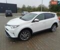 Тойота РАВ 4 2017 в Стрые на Automoto.ua Белый Тойота РАВ 4, объемом двигателя 2.49 л и пробегом 143 тыс. км за 23500 $, фото 2 на Automoto.ua
