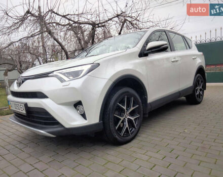 Белый Тойота РАВ 4, объемом двигателя 2.23 л и пробегом 63 тыс. км за 25200 $, фото 2 на Automoto.ua