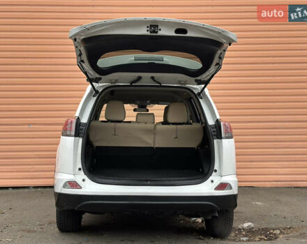 Белый Тойота РАВ 4, объемом двигателя 2.5 л и пробегом 183 тыс. км за 15490 $, фото 22 на Automoto.ua