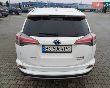 Тойота РАВ 4 2017 в Стрые на Automoto.ua Белый Тойота РАВ 4, объемом двигателя 2.49 л и пробегом 143 тыс. км за 23500 $, фото 6 на Automoto.ua