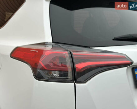 Белый Тойота РАВ 4, объемом двигателя 2.5 л и пробегом 183 тыс. км за 15490 $, фото 16 на Automoto.ua