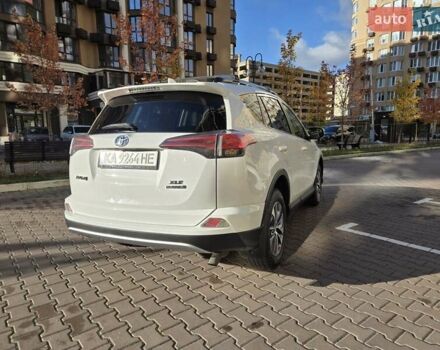 Тойота РАВ 4 2017 в Киеве на Automoto.ua Белый Тойота РАВ 4, объемом двигателя 2.49 л и пробегом 95 тыс. км за 21500 $, фото 2 на Automoto.ua