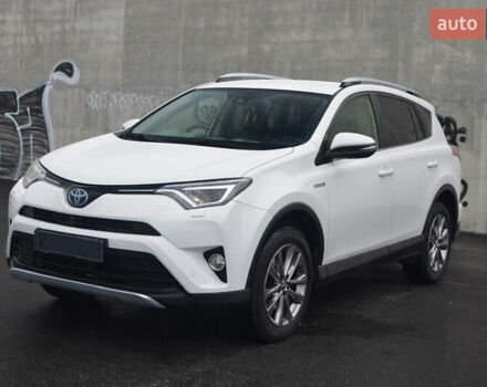 Тойота РАВ 4 2017 в Львове на Automoto.ua Белый Тойота РАВ 4, объемом двигателя 2.49 л и пробегом 187 тыс. км за 22990 $, фото 2 на Automoto.ua