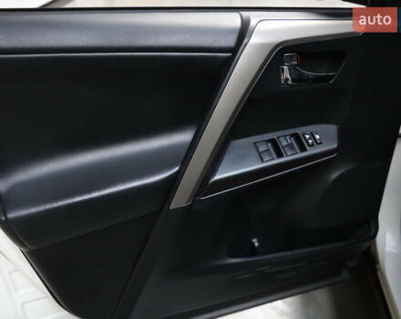 Білий Тойота РАВ 4, об'ємом двигуна 2.49 л та пробігом 72 тис. км за 24000 $, фото 12 на Automoto.ua