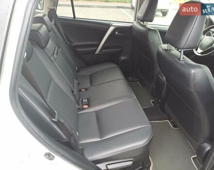 Тойота РАВ 4 2017 в Стрые на Automoto.ua Белый Тойота РАВ 4, объемом двигателя 2.49 л и пробегом 143 тыс. км за 23500 $, фото 22 на Automoto.ua