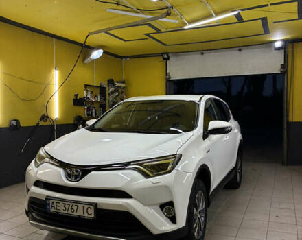 Тойота РАВ 4 2017 в Кривом Роге на Automoto.ua Белый Тойота РАВ 4, объемом двигателя 2.49 л и пробегом 160 тыс. км за 23000 $, фото 3 на Automoto.ua