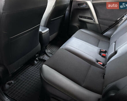 Білий Тойота РАВ 4, об'ємом двигуна 2.49 л та пробігом 146 тис. км за 24000 $, фото 18 на Automoto.ua