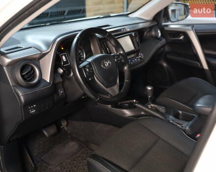 Білий Тойота РАВ 4, об'ємом двигуна 2.49 л та пробігом 72 тис. км за 24000 $, фото 19 на Automoto.ua