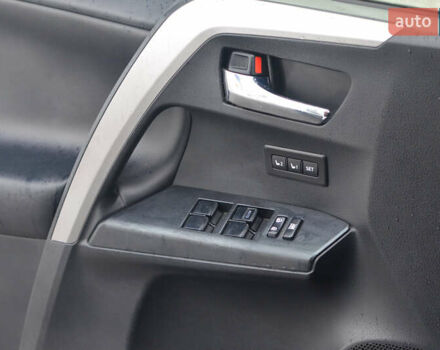 Тойота РАВ 4 2017 в Львове на Automoto.ua Белый Тойота РАВ 4, объемом двигателя 2.49 л и пробегом 187 тыс. км за 22990 $, фото 21 на Automoto.ua